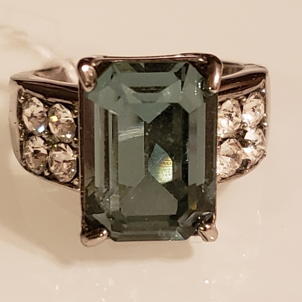 NEW.  SWAROVSKI Blue Crystal ring